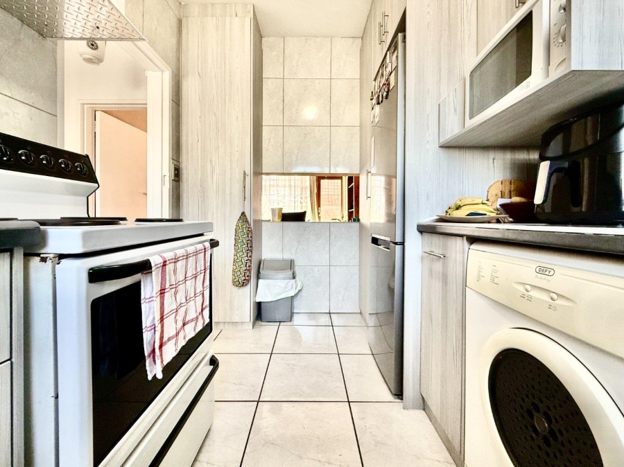 2 Bedroom Property for Sale in Harfield Village Western Cape